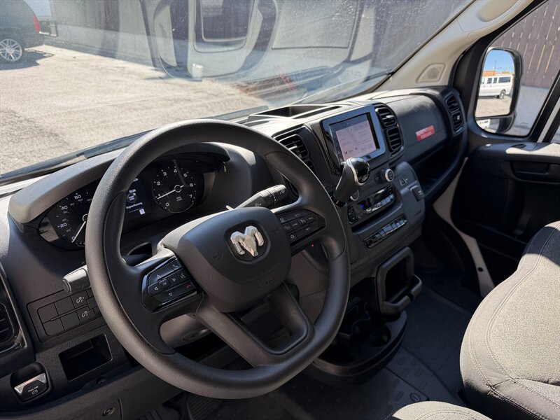 Used 2025 RAM ProMaster 2500 FWD image 5