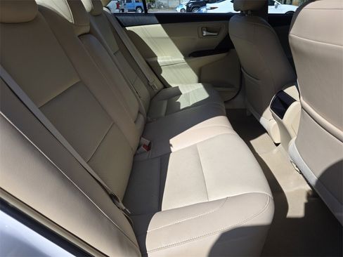 Used 2015 Toyota Camry LE image 17