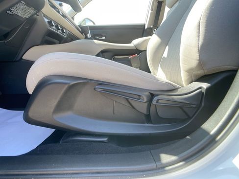 Certified 2024 Honda HR-V LX image 13