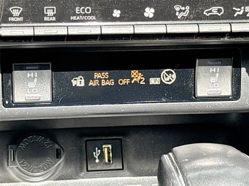 Used 2023 Toyota RAV4 SE w/ Weather & Moonroof Package image 21