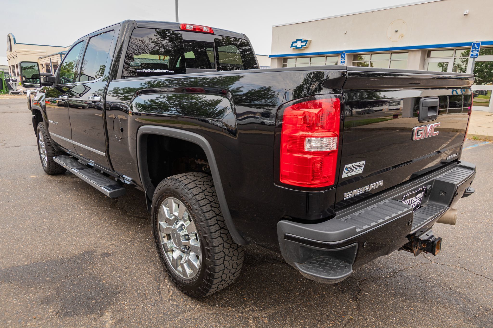 Used 2017 GMC Sierra 2500 Denali w/ Duramax Plus Package AWD/4WD image 9