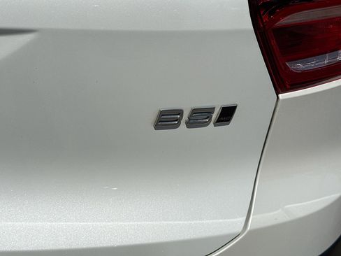 Used 2025 Volvo XC40 B5 Ultra image 10