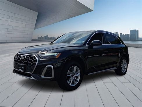 Certified 2023 Audi Q5 2.0T Premium w/ Convenience Package image 3
