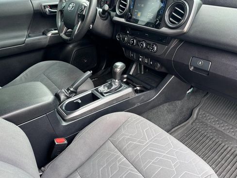 Used 2018 Toyota Tacoma TRD Sport image 31