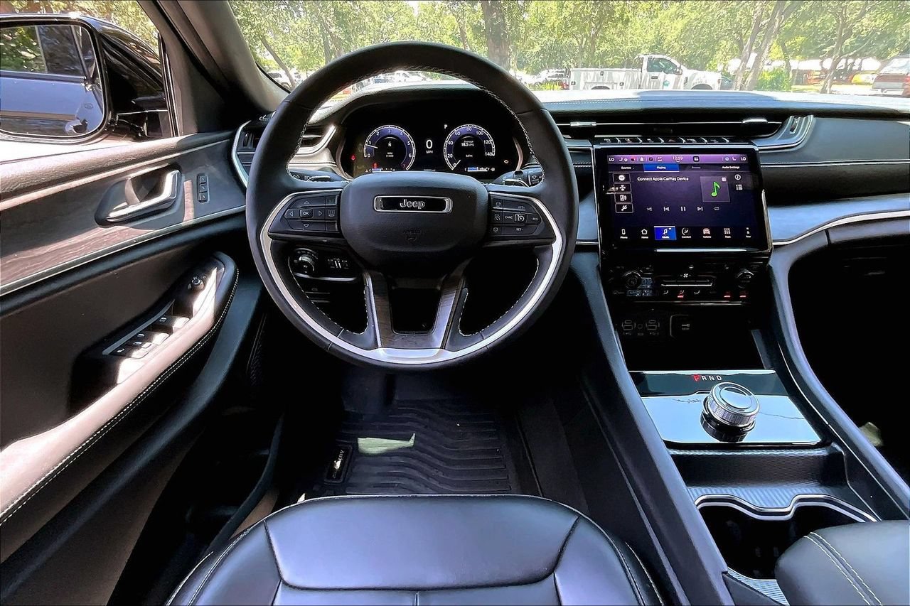 Used 2025 Jeep Grand Cherokee Limited w/ Black Appearance Package RWD image 8