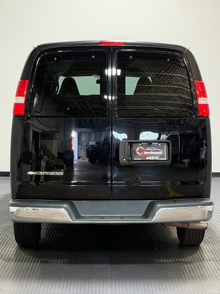 Used 2018 Chevrolet Express 3500 LT w/ LT Preferred Equipment Group RWD image 6