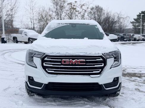 Certified 2024 GMC Terrain SLT w/ LPO, Floor Liner Package image 2