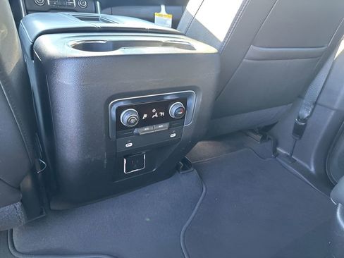 Used 2021 Chevrolet Tahoe Z71 image 21