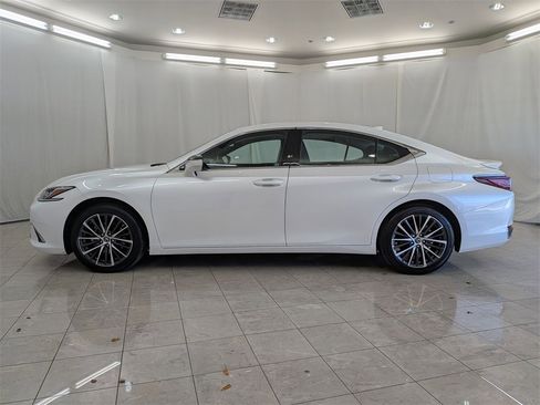 Used 2024 Lexus ES 300h w/ Premium Package image 5