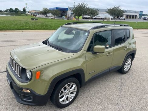 Used 2015 Jeep Renegade Latitude w/ Popular Equipment Group FWD image 2