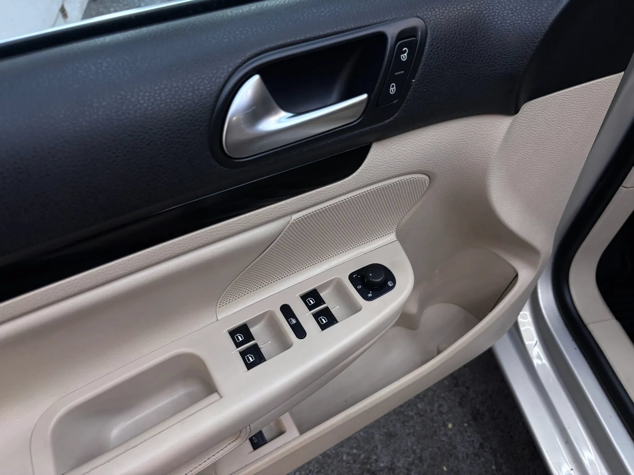 Used 2011 Volkswagen Jetta TDI FWD image 20
