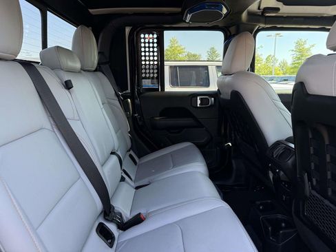 Used 2023 Jeep Gladiator Mojave w/ LED Lighting Group AWD/4WD image 18