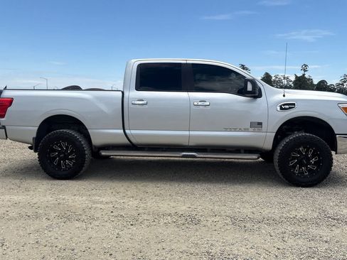 Used 2017 Nissan Titan SV AWD/4WD image 9