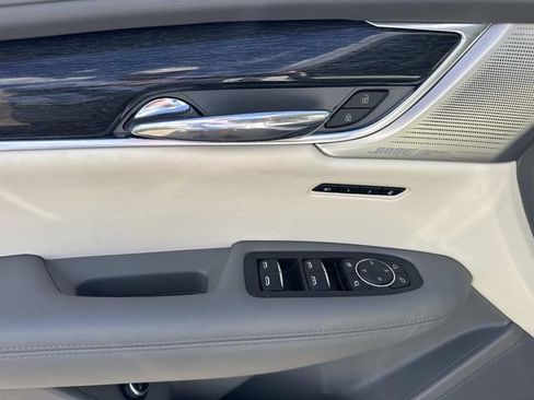 Used 2023 Cadillac XT6 Premium Luxury w/ Technology Package FWD image 19