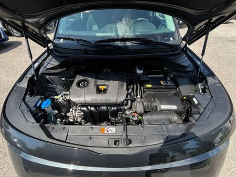 Used 2025 Kia Soul LX w/ LX Technology Package FWD image 30