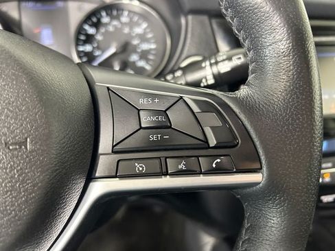 Used 2019 Nissan Rogue SV FWD image 17