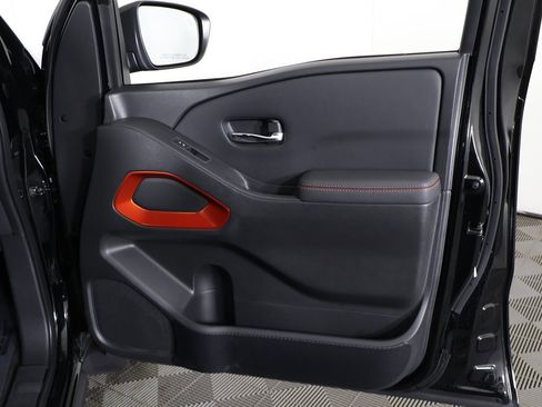 Used 2022 Nissan Frontier PRO-4X w/ Technology Package image 22