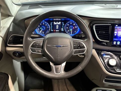 Used 2017 Chrysler Pacifica Touring Plus w/ Tire & Wheel Group image 17