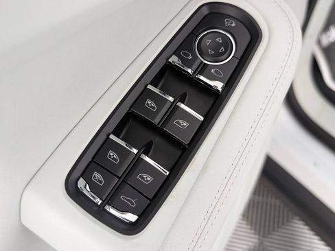 New 2026 Porsche Macan image 26