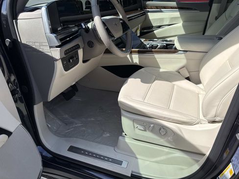New 2026 Cadillac Escalade Platinum Sport AWD/4WD image 23
