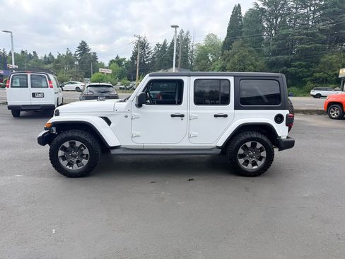 Used 2018 Jeep Wrangler Unlimited Sahara w/ Uconnect 4C Nav & Sound Group AWD/4WD image 2