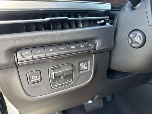 New 2026 Cadillac Escalade Platinum Luxury w/ LPO, Floor Liner Package image 32