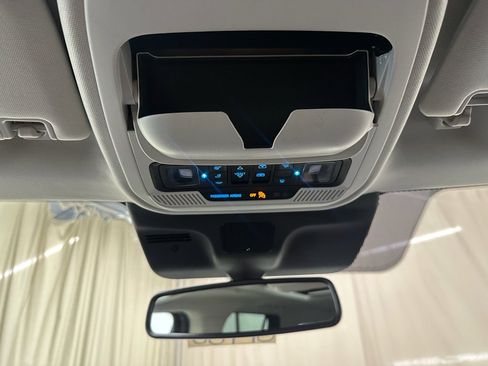 Used 2025 Ford Expedition Platinum image 34