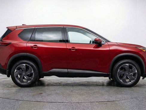 Used 2025 Nissan Rogue SV image 11