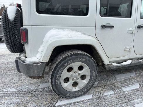 Used 2014 Jeep Wrangler Unlimited Sahara w/ Dual Top Group AWD/4WD image 8