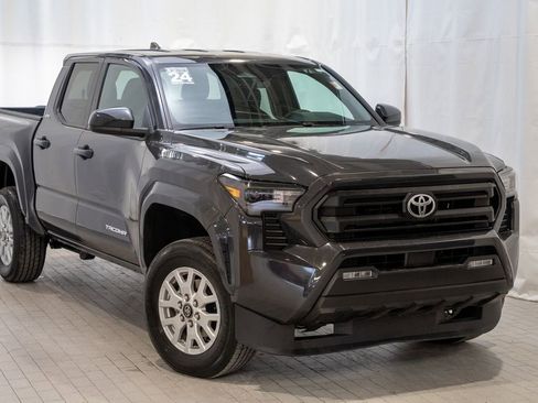 Certified 2024 Toyota Tacoma SR5 image 1