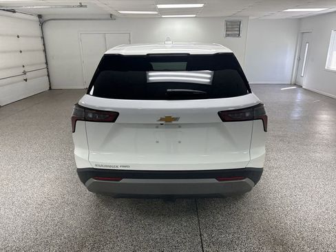 New 2026 Chevrolet Equinox LT w/ Convenience Package II AWD/4WD image 7