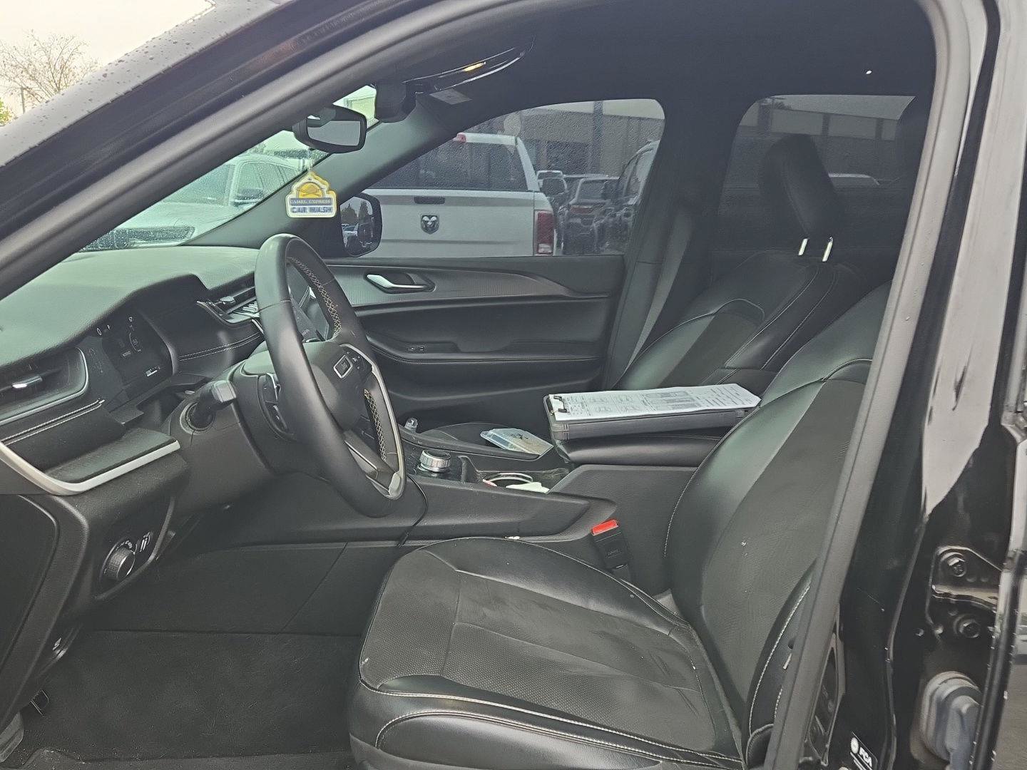 Used 2023 Jeep Grand Cherokee Altitude AWD/4WD image 15