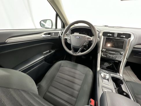 Certified 2018 Ford Fusion SE FWD image 20
