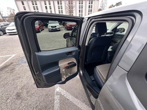 Used 2025 Ford Maverick Lariat w/ 4K Tow Package image 12