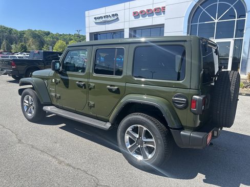 Used 2022 Jeep Wrangler Unlimited Sahara w/ Cold Weather Group AWD/4WD image 6