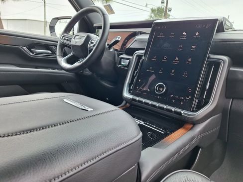 Used 2025 GMC Yukon XL Denali image 27