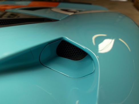 Used 2006 Ford GT RWD image 29