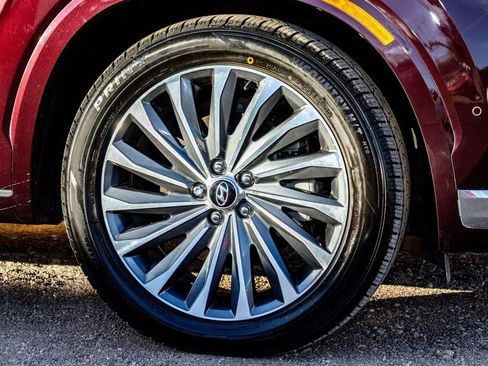 Used 2024 Hyundai Palisade Calligraphy image 10