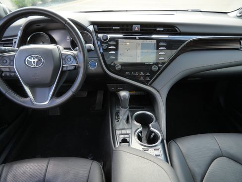 Used 2020 Toyota Camry XLE w/ Driver Assist Package FWD image 11