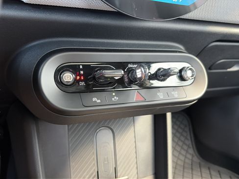 Used 2025 MINI Cooper 4-Door Hardtop FWD image 18