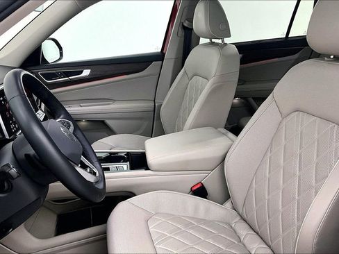 Used 2024 Volkswagen Atlas SEL Premium R-Line image 33