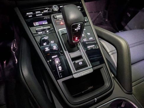 Used 2023 Porsche Cayenne Platinum Edition image 13