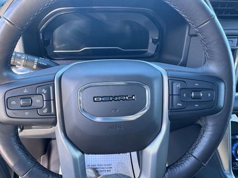 Used 2022 GMC Yukon Denali w/ Denali Premium Package image 22