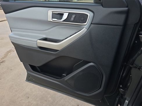 Used 2022 Ford Explorer XLT w/ Equipment Group 202A image 27