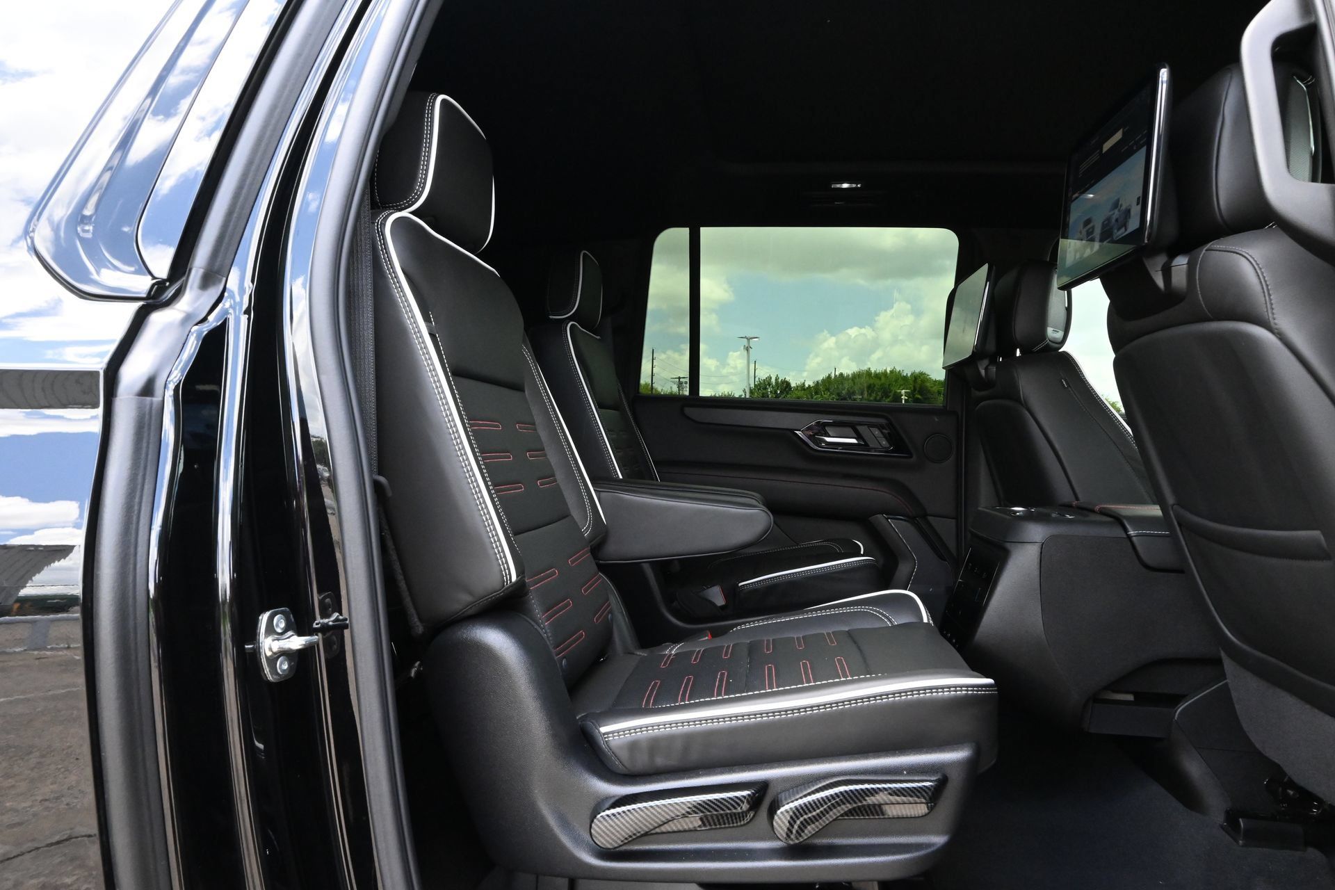 Used 2026 GMC Yukon XL AT4 Ultimate AWD/4WD image 24