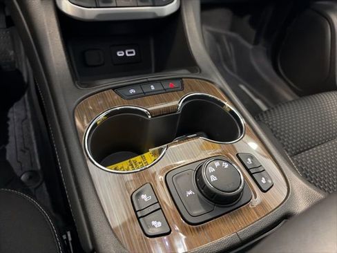 Used 2023 GMC Acadia SLE w/ Driver Convenience Package image 25