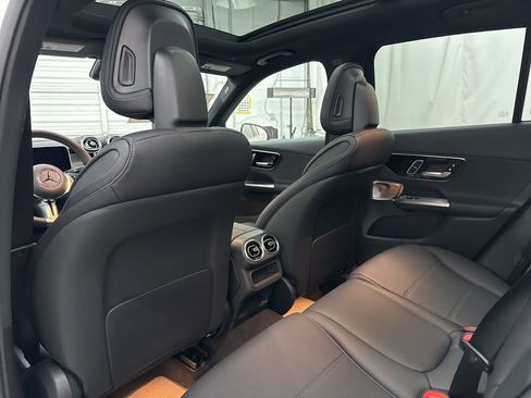 Used 2026 Mercedes-Benz GLC 300 image 18