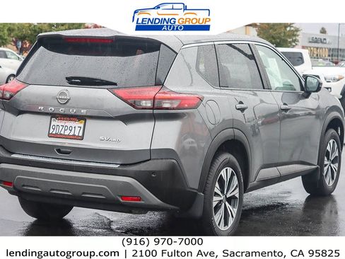 Used 2023 Nissan Rogue SV image 4
