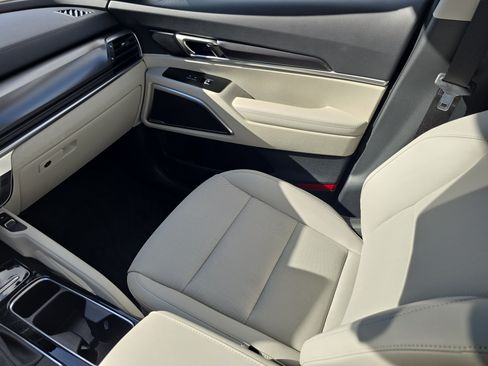 Used 2025 Kia Telluride S image 18