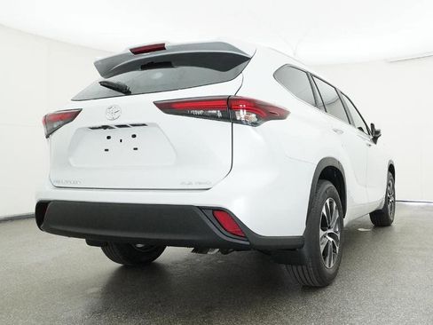 New 2026 Toyota Highlander XLE image 19